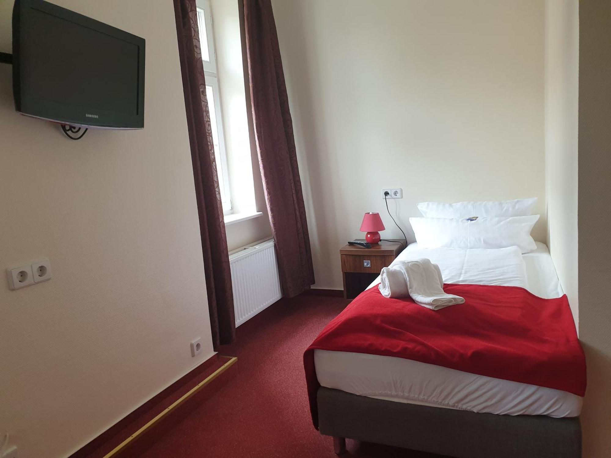 Viadrina Rooms & Apartments Frankfurt-Oder Am Park Im Zentrum Frankfurt  ภายนอก รูปภาพ